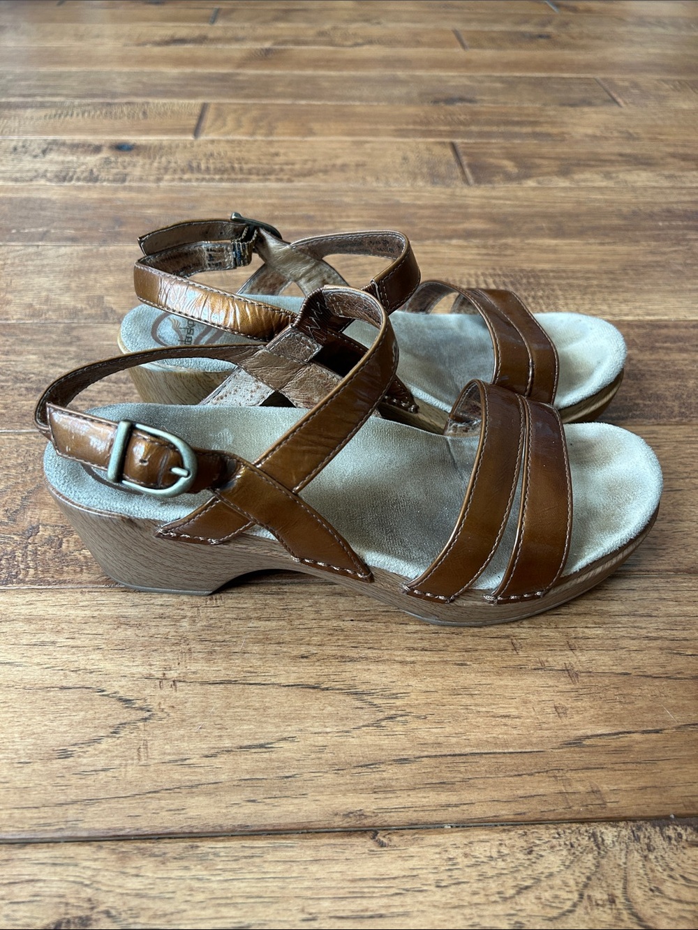 Dansko Strappy Leather Sandals Comfort Shoes Bronze Patent Size 39